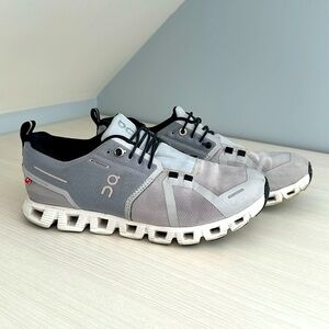 On Cloud waterproof sneakers, size 8. Good condition.
